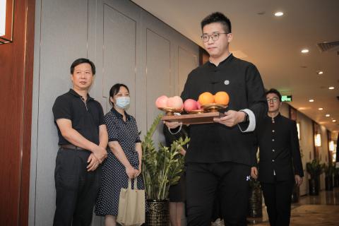 罗湖区委统战部副部长、工商联党组书记叶志伟一行到狗子28调研